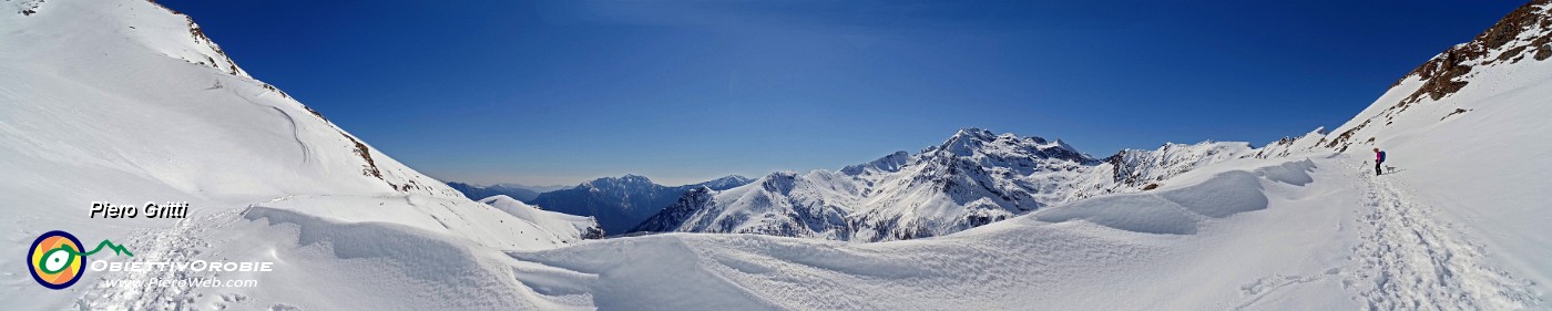 58 Traccia con neve battuta per Passo San Marco....jpg